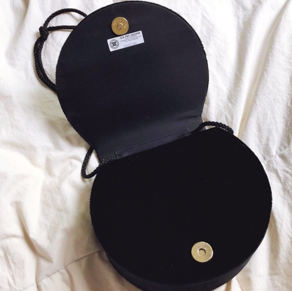 SOLD - Vintage 🎄Black Velvet Holiday Strappy Clutch - Picture 3 of 4